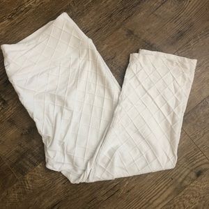 Beyond Yoga White Capri
